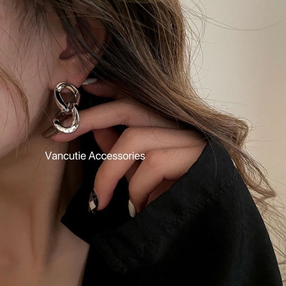 Metallic Chain Earrings - Picture 2 of 3